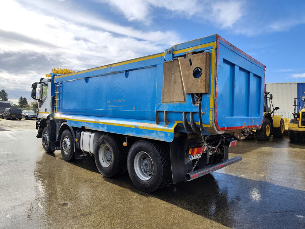 iveco-trakker-500-8x4-kipper-26-000km-6