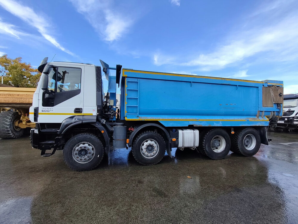 iveco-trakker-500-8x4-kipper-26-000km-6