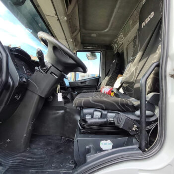 iveco-trakker-500-8x4-kipper-26-000km-6