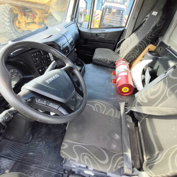iveco-trakker-500-8x4-kipper-26-000km-6