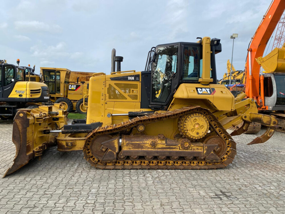 caterpillar-d6n-xl-bulldozer