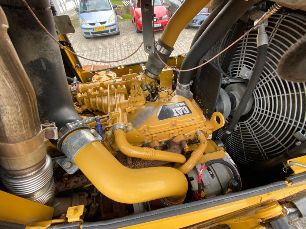 caterpillar-d6n-xl-bulldozer
