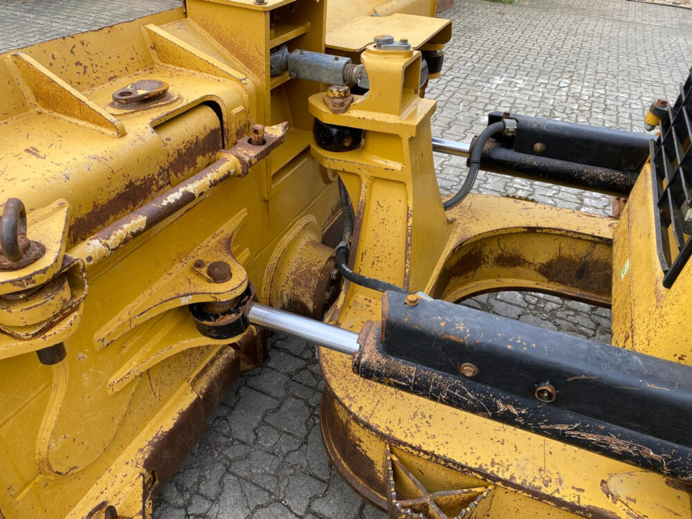 caterpillar-d6n-xl-bulldozer