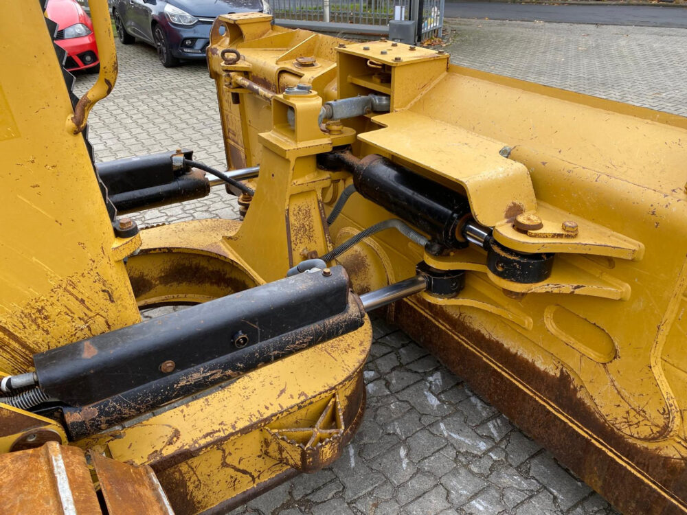 caterpillar-d6n-xl-bulldozer