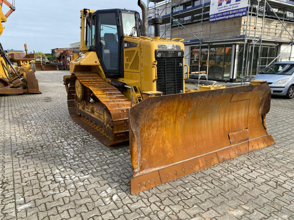caterpillar-d6n-xl-bulldozer