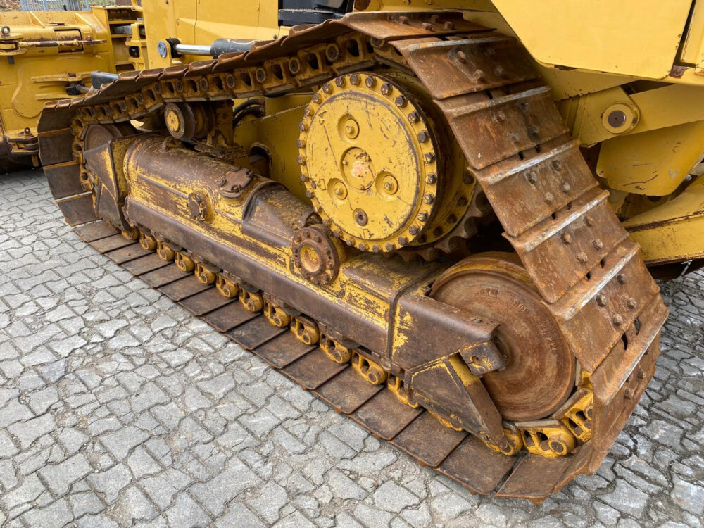 caterpillar-d6n-xl-bulldozer