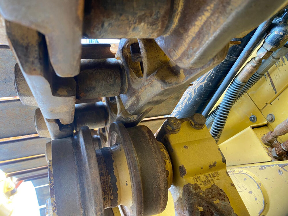 caterpillar-d6n-xl-bulldozer