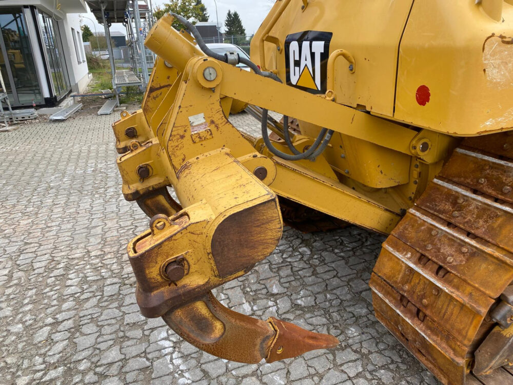 caterpillar-d6n-xl-bulldozer