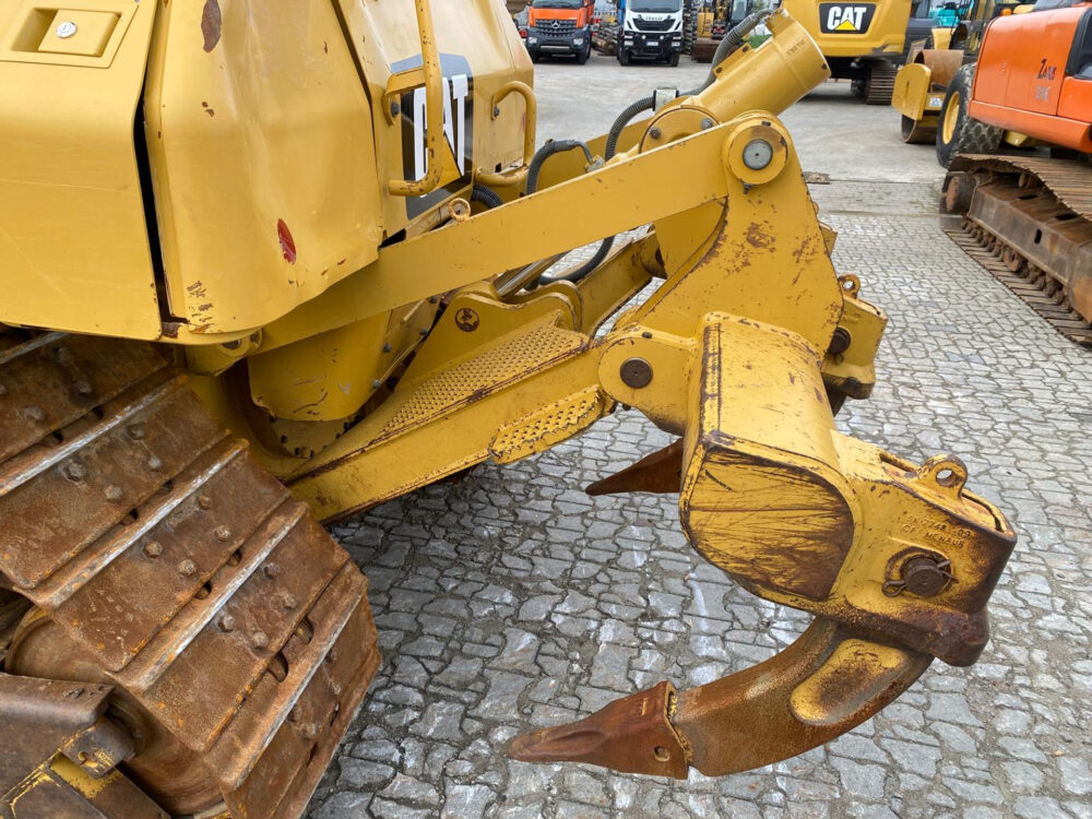 caterpillar-d6n-xl-bulldozer
