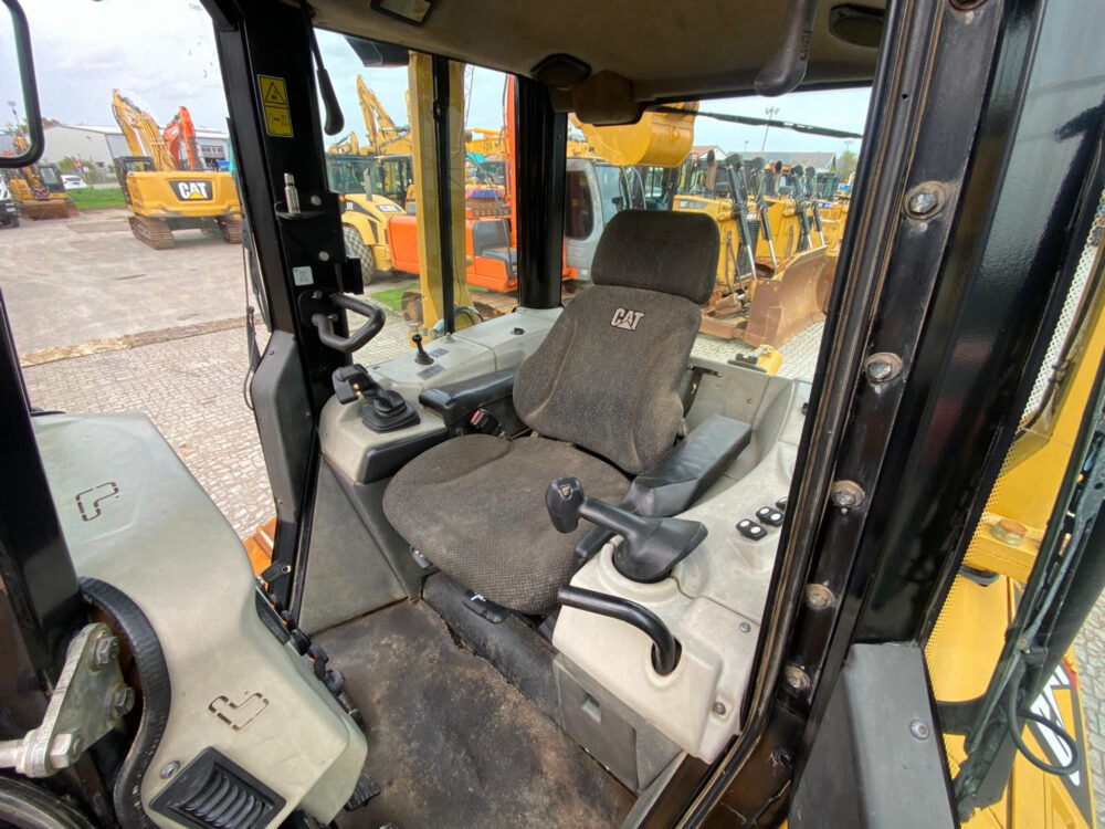 caterpillar-d6n-xl-bulldozer