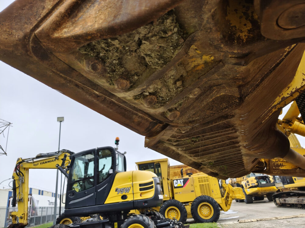 komatsu-d155-ex-8-dozer-original-6400hrs